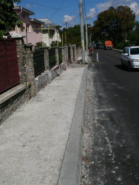 2.2 Asternere strat beton trotare 3.jpg